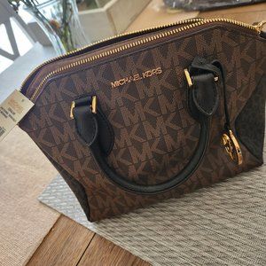 Michael Kors Messenger Purse